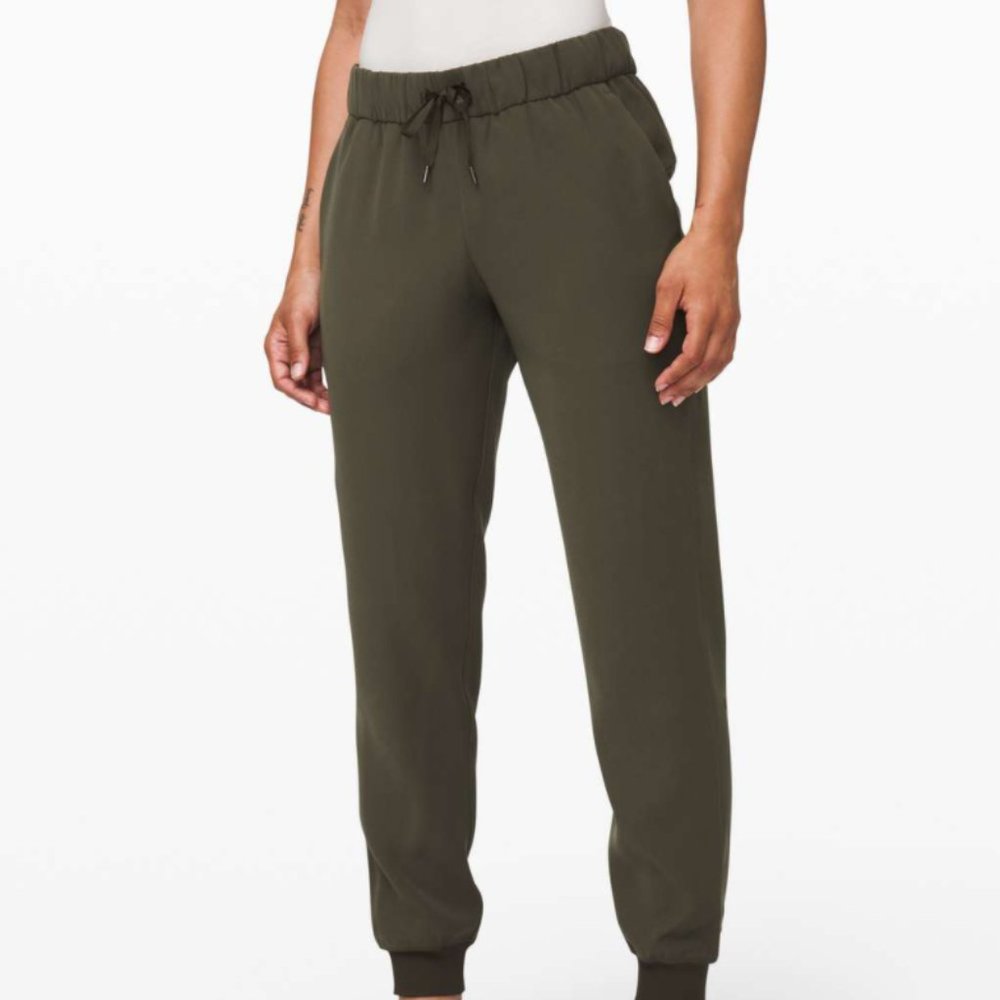 Lululemon On The Fly Jogger in Dark Olive
